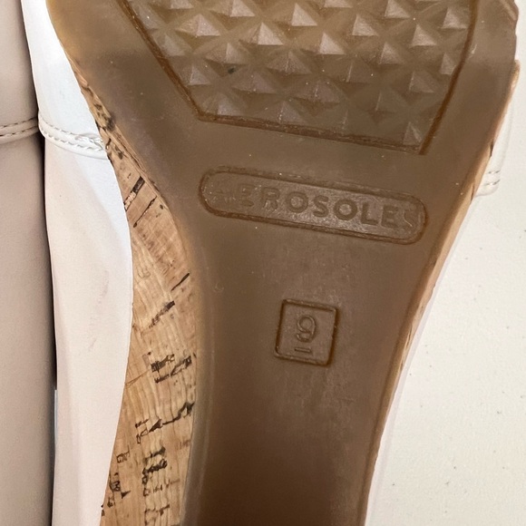 Aerosoles Application Bone Peep Toe Low Wedge Heels Size 9 - Picture 6 of 8